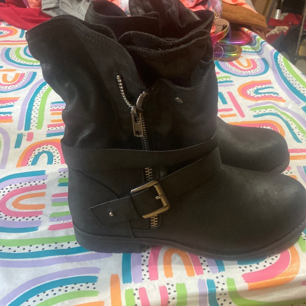 Low riding boots